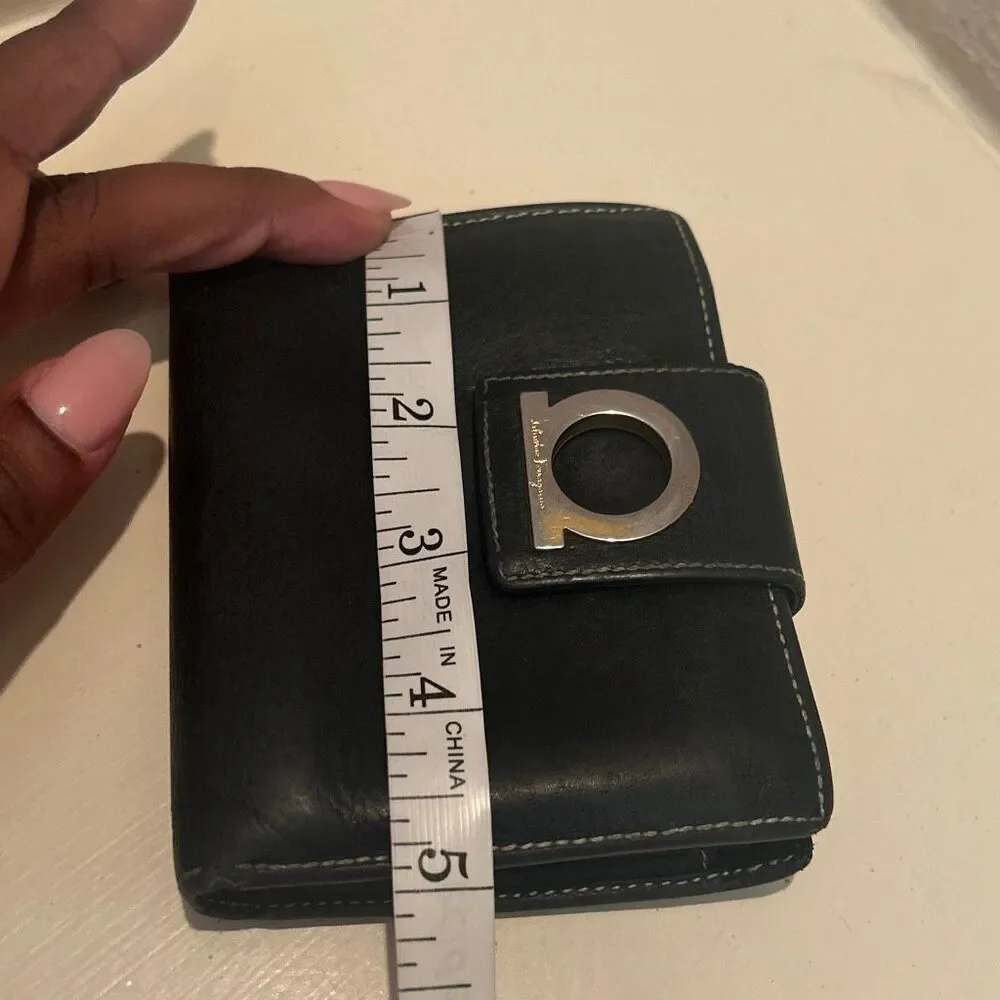 Ferragamo Compact Gancini Tab Wallet Black Leather Preppy Equestrian Old Money